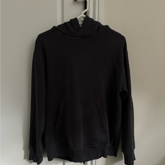 Aritzia dark purple hoodie, TNA cozy fleece, used but in great condition - Picture 4 of 4